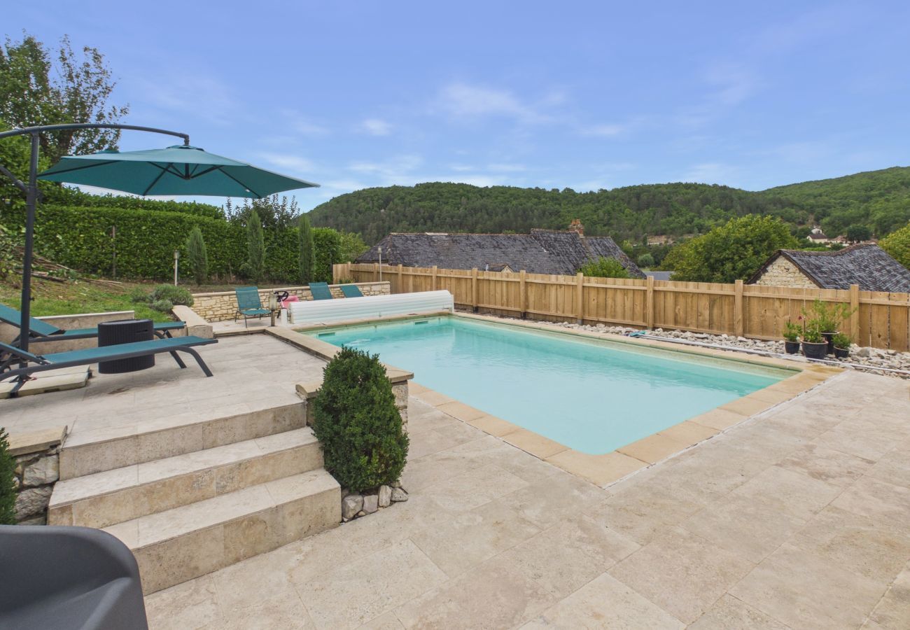 Ferienhaus in Coly - Dorfzentrum, Haus für 8 Personen mit Pool