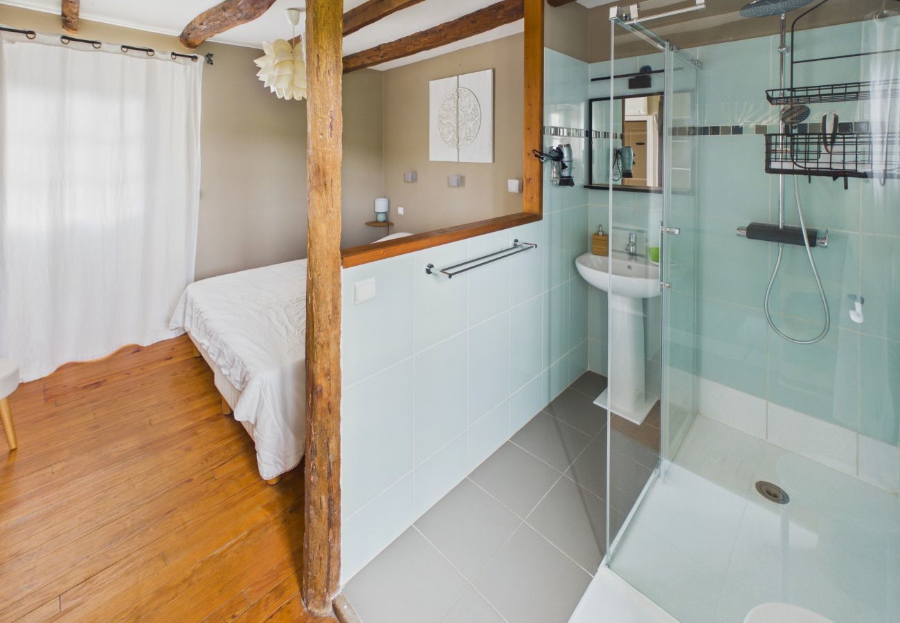 Ferienhaus in Coly - Dorfzentrum, Haus für 8 Personen mit Pool