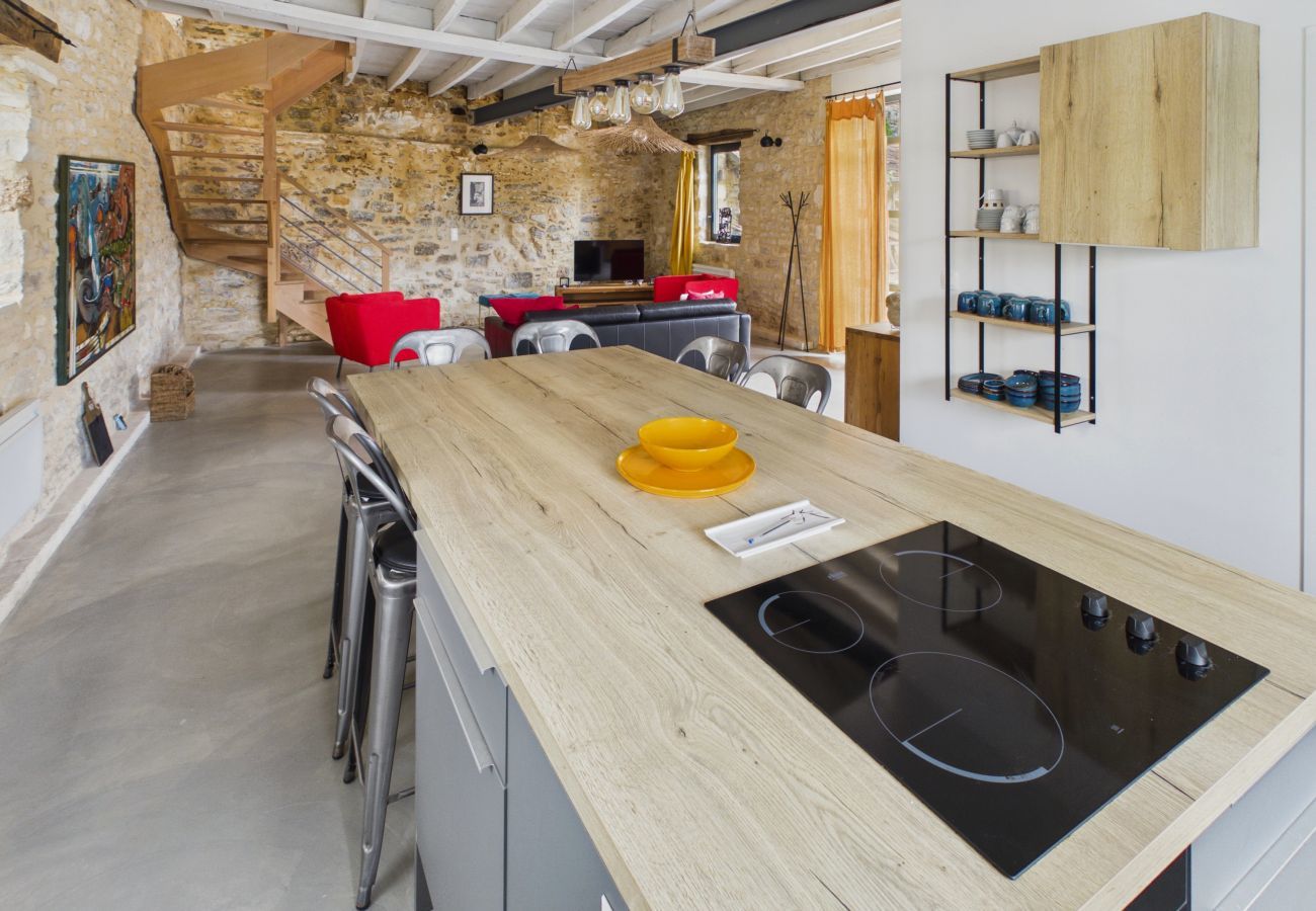 Ferienhaus in Coly - Dorfzentrum, Haus für 8 Personen mit Pool