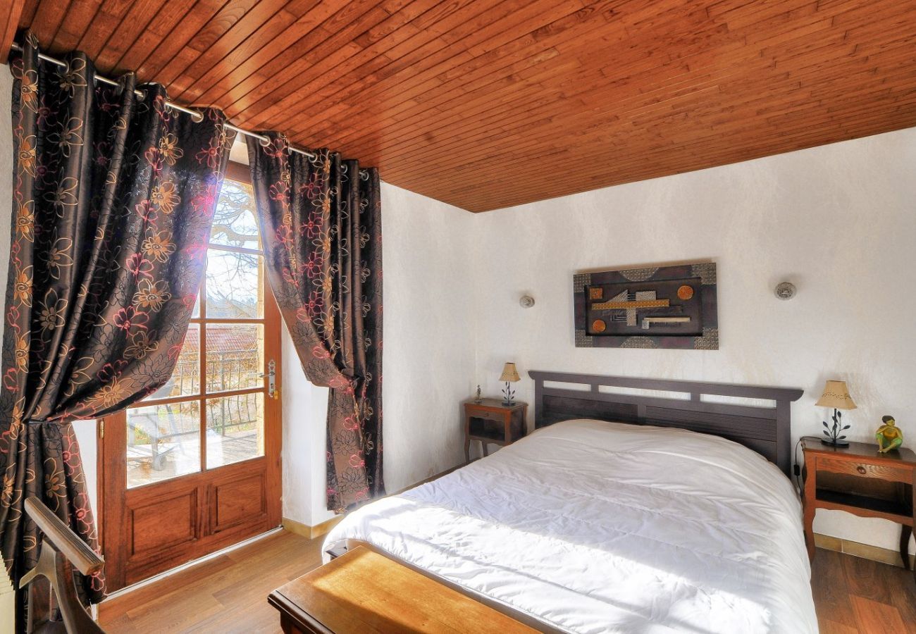 Ferienhaus in Salignac-Eyvigues - Charmantes Haus mit Pool für 6