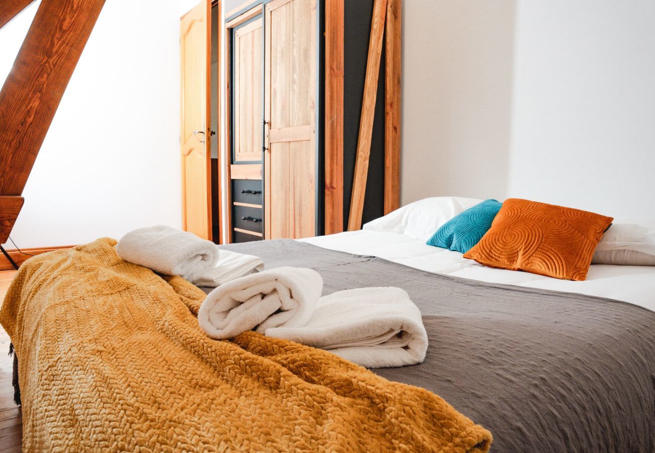 Ferienhaus in La Chapelle-Aubareil - Großes Haus für 15 mit Pool und Tennis