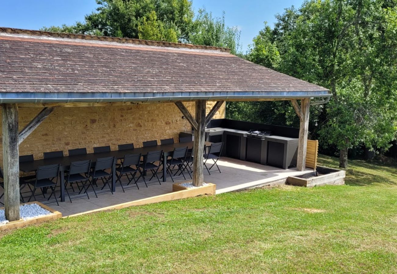 Ferienhaus in La Chapelle-Aubareil - Großes Haus für 15 mit Pool und Tennis