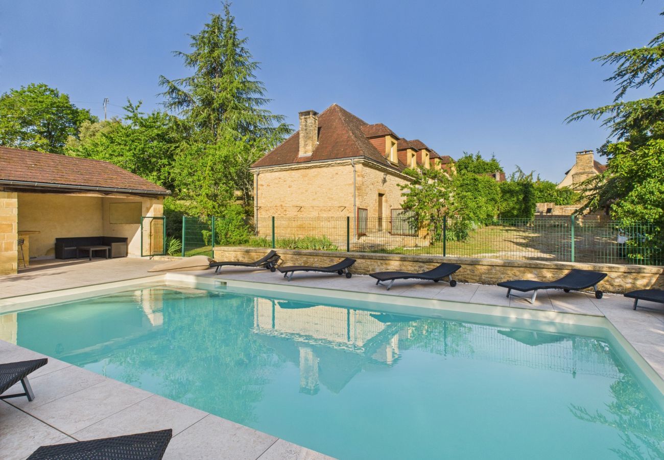 Ferienhaus in La Chapelle-Aubareil - Großes Haus für 15 mit Pool und Tennis