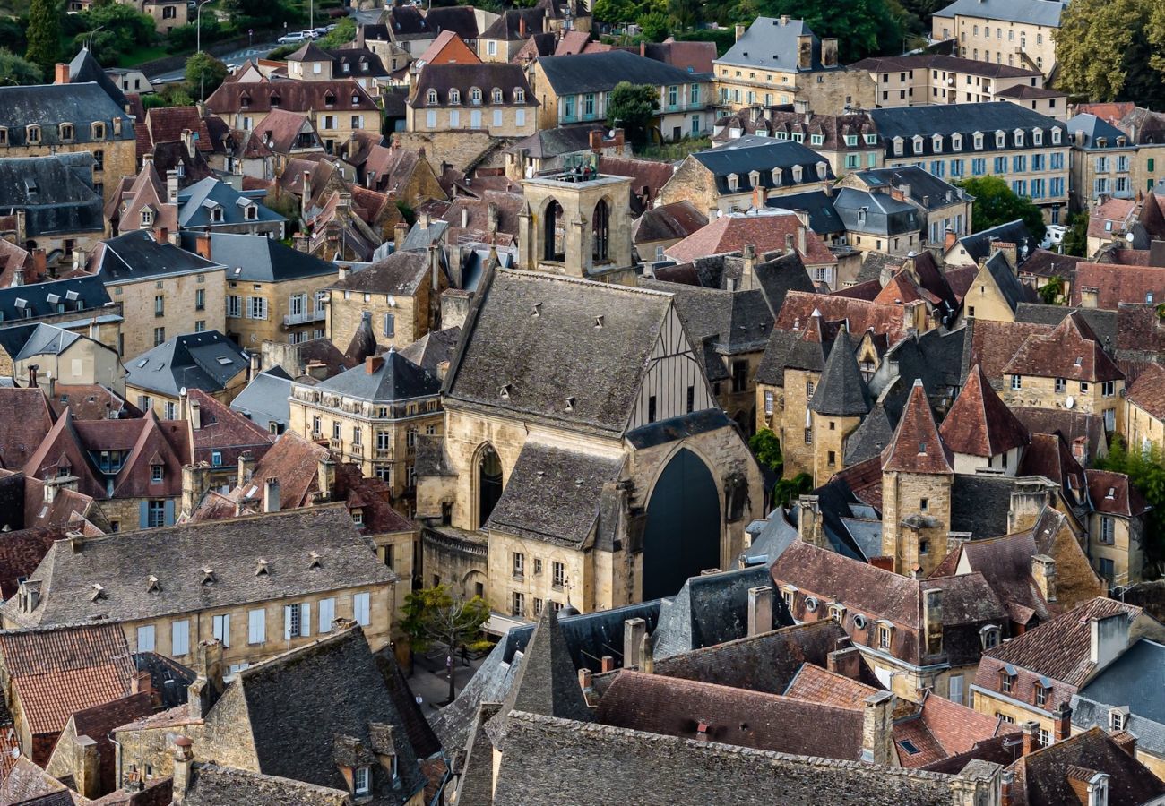 Ferienhaus in Sarlat-la-Canéda - Steinhaus mit Terrasse, ideal für 4 Personen