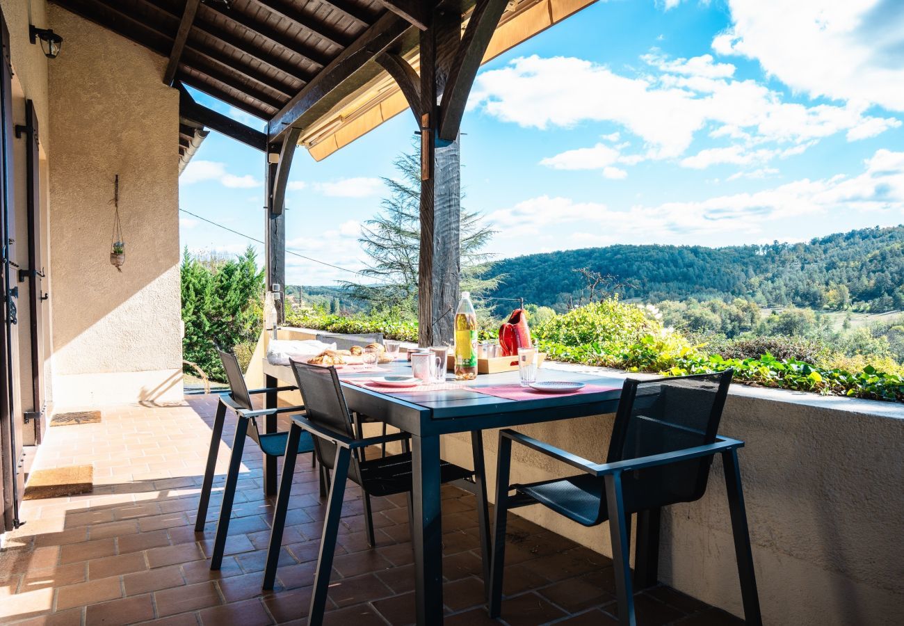 Ferienhaus in Auriac-du-Périgord - Anwesen für 8 Personen mit Swimmingpool