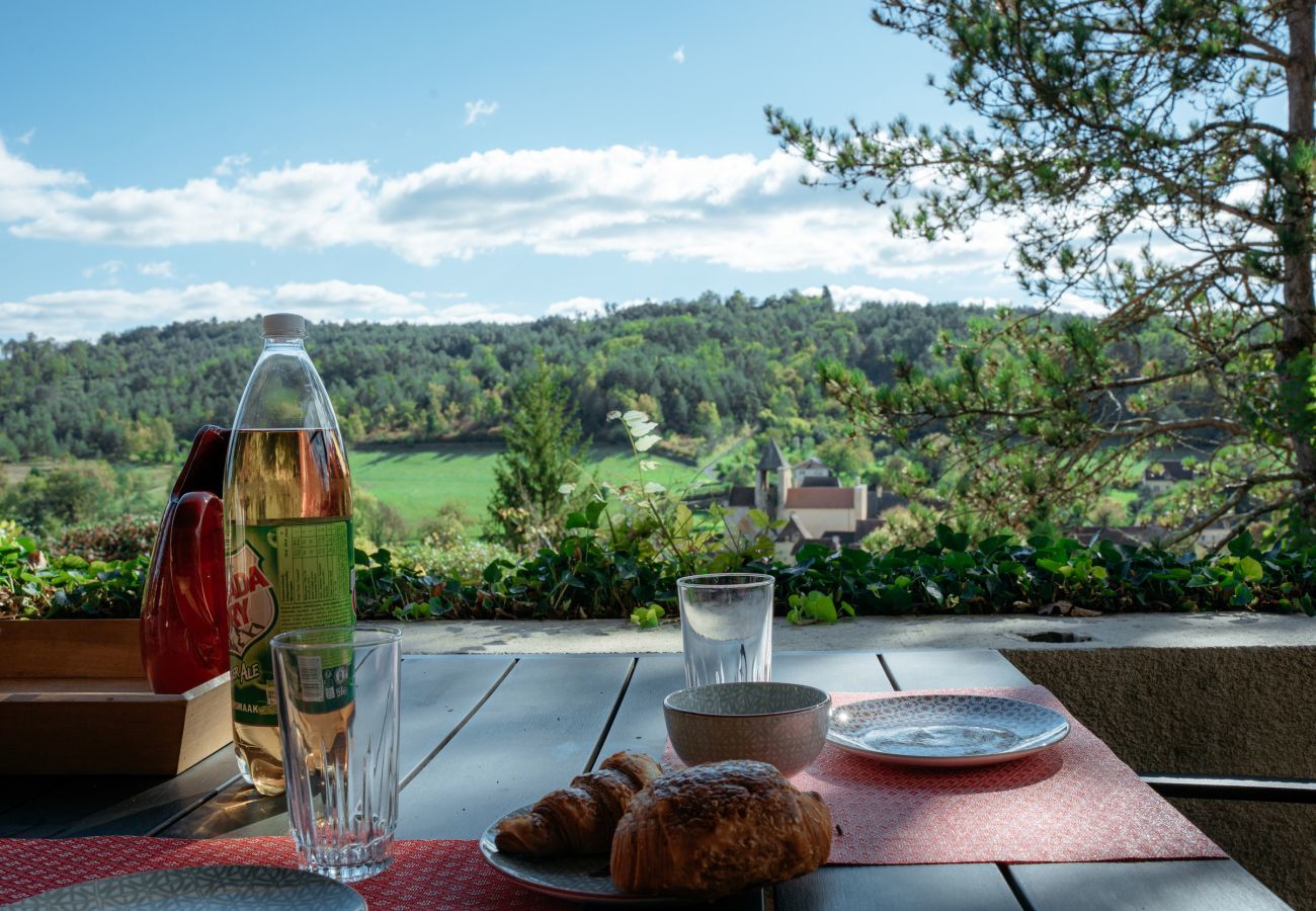 Ferienhaus in Auriac-du-Périgord - Anwesen für 8 Personen mit Swimmingpool