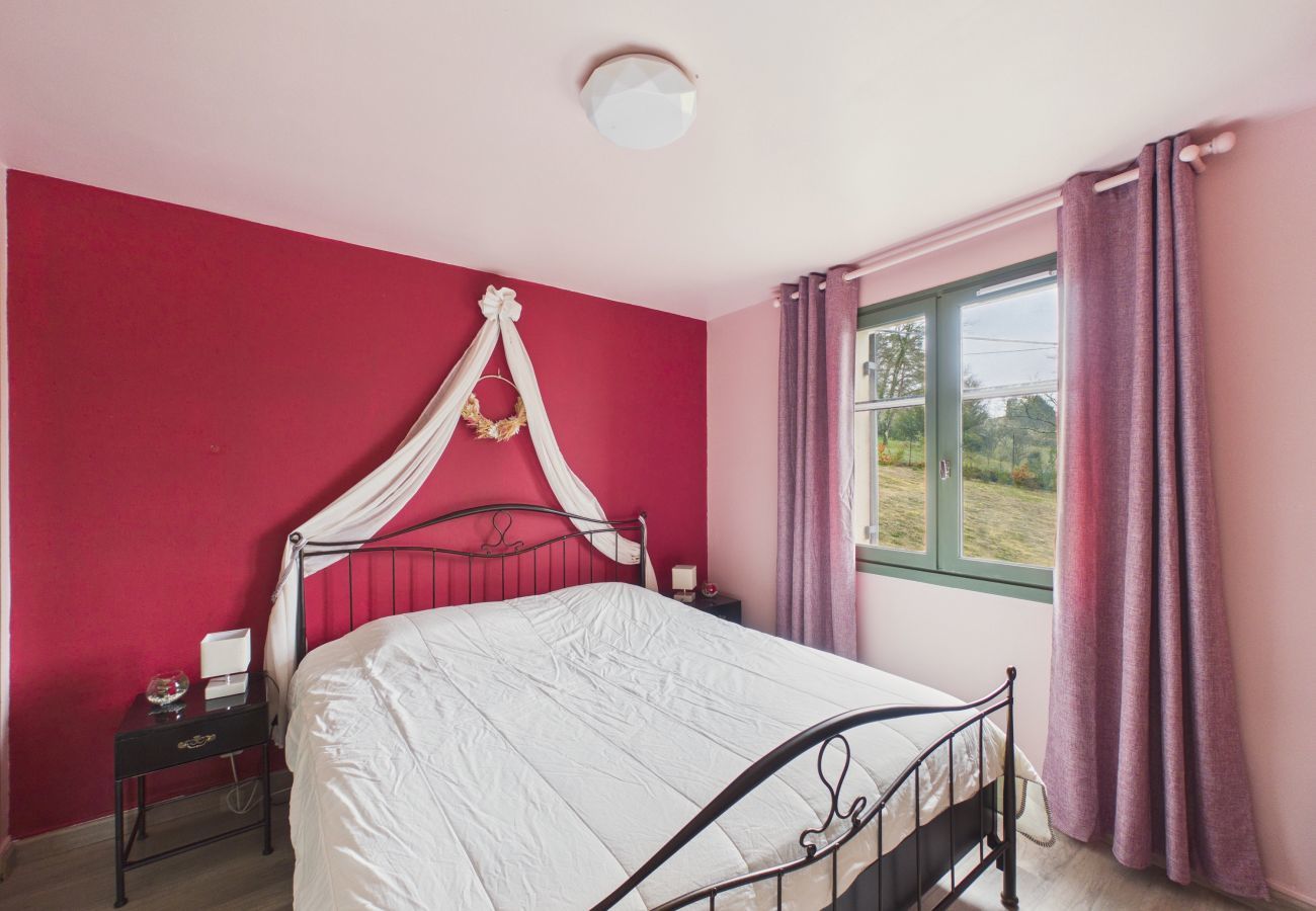 Ferienhaus in Auriac-du-Périgord - Anwesen f&uuml;r 8 Personen mit Swimmingpool