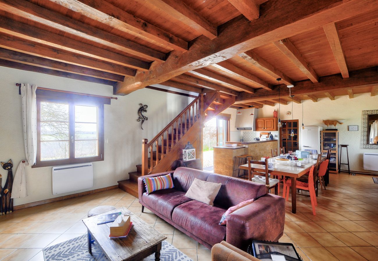 Ferienhaus in Plazac - Steinhaus mit Swimmingpool und großem Garten