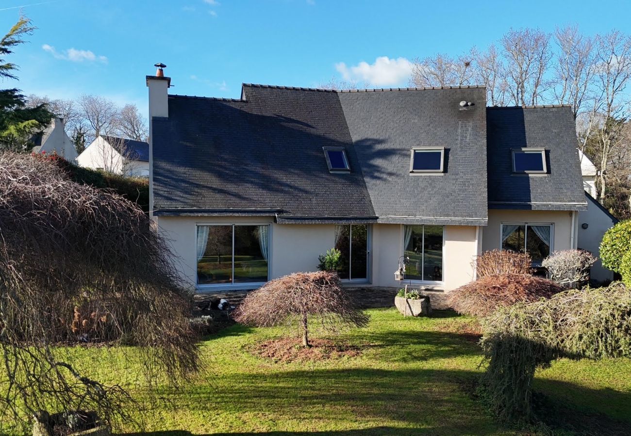 Ferienhaus in Fouesnant - Geräumiges Haus mit großem Garten für 6 Personen