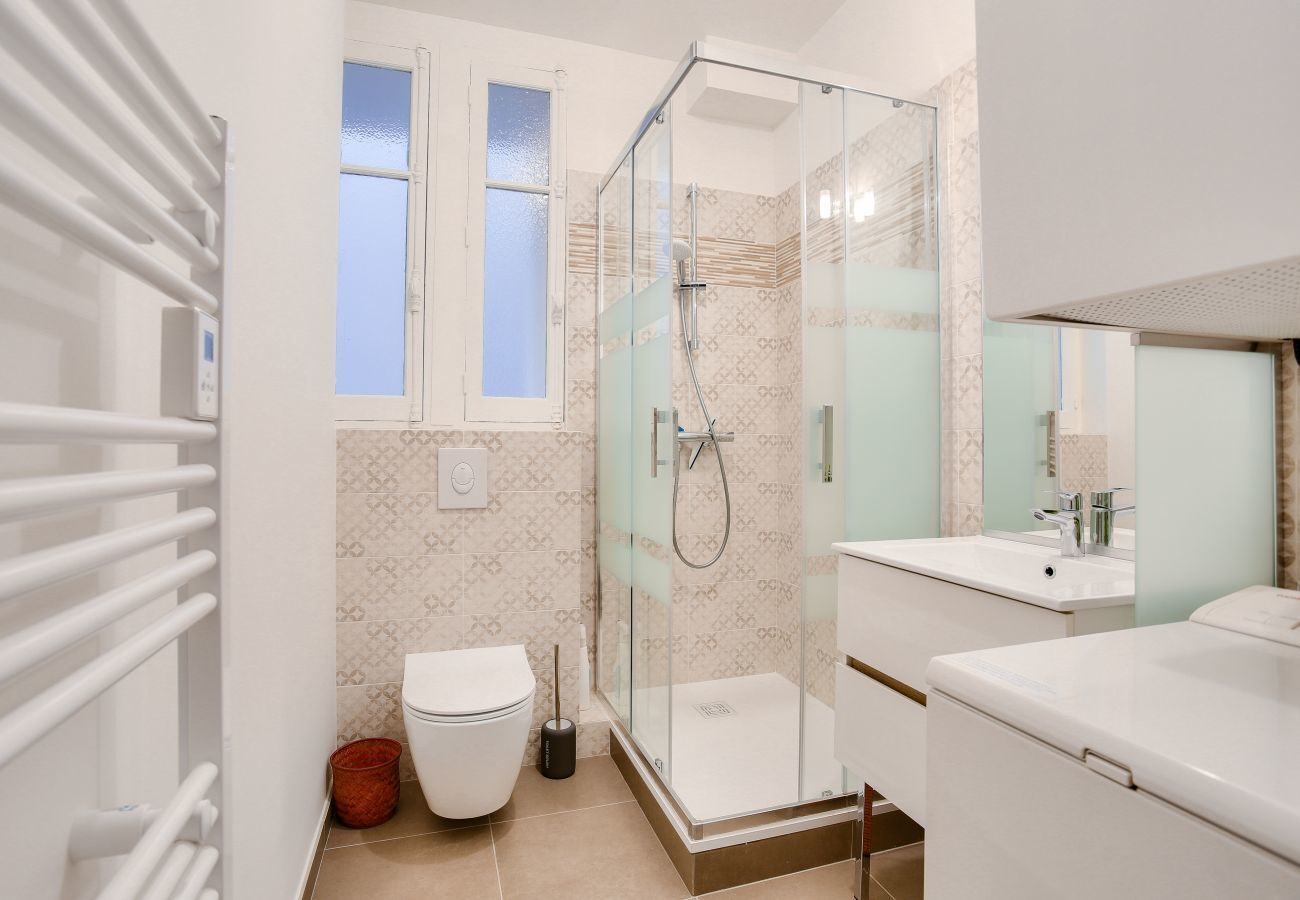 Ferienwohnung in Dinard - Modernes Apartment mit Meerblick für 4 Personen