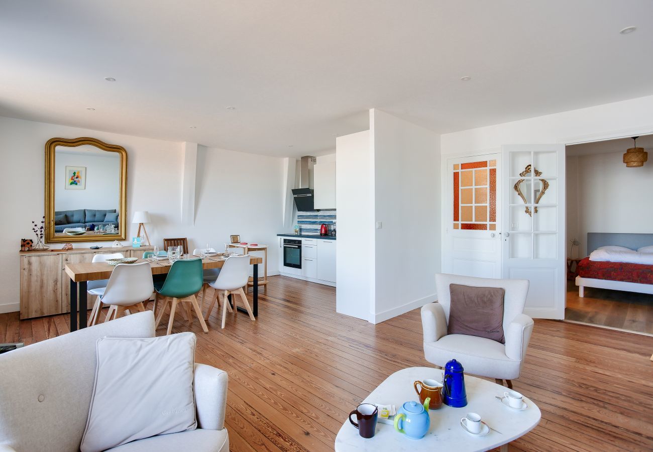 Ferienwohnung in Dinard - Modernes Apartment mit Meerblick für 4 Personen