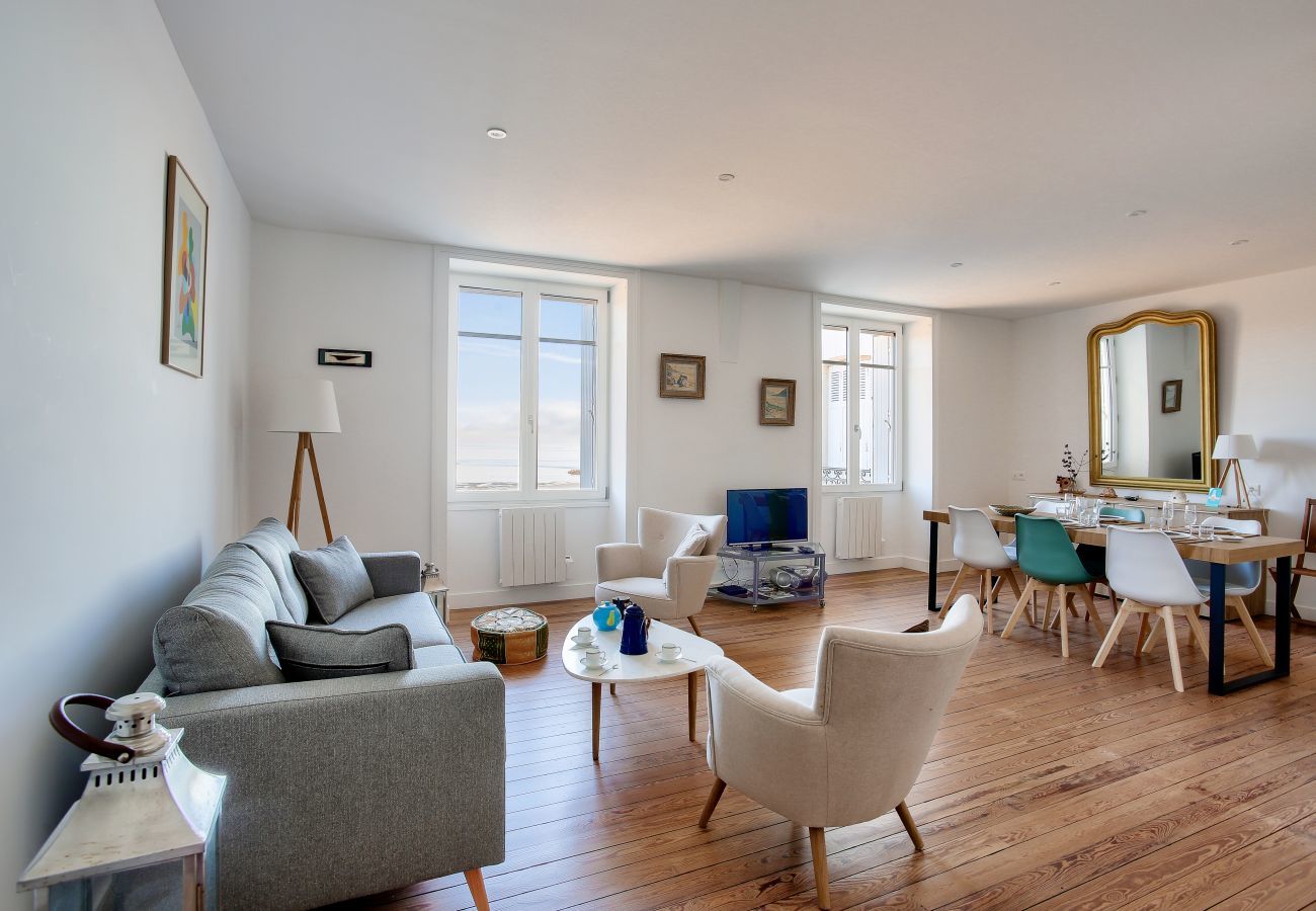 Ferienwohnung in Dinard - Modernes Apartment mit Meerblick für 4 Personen
