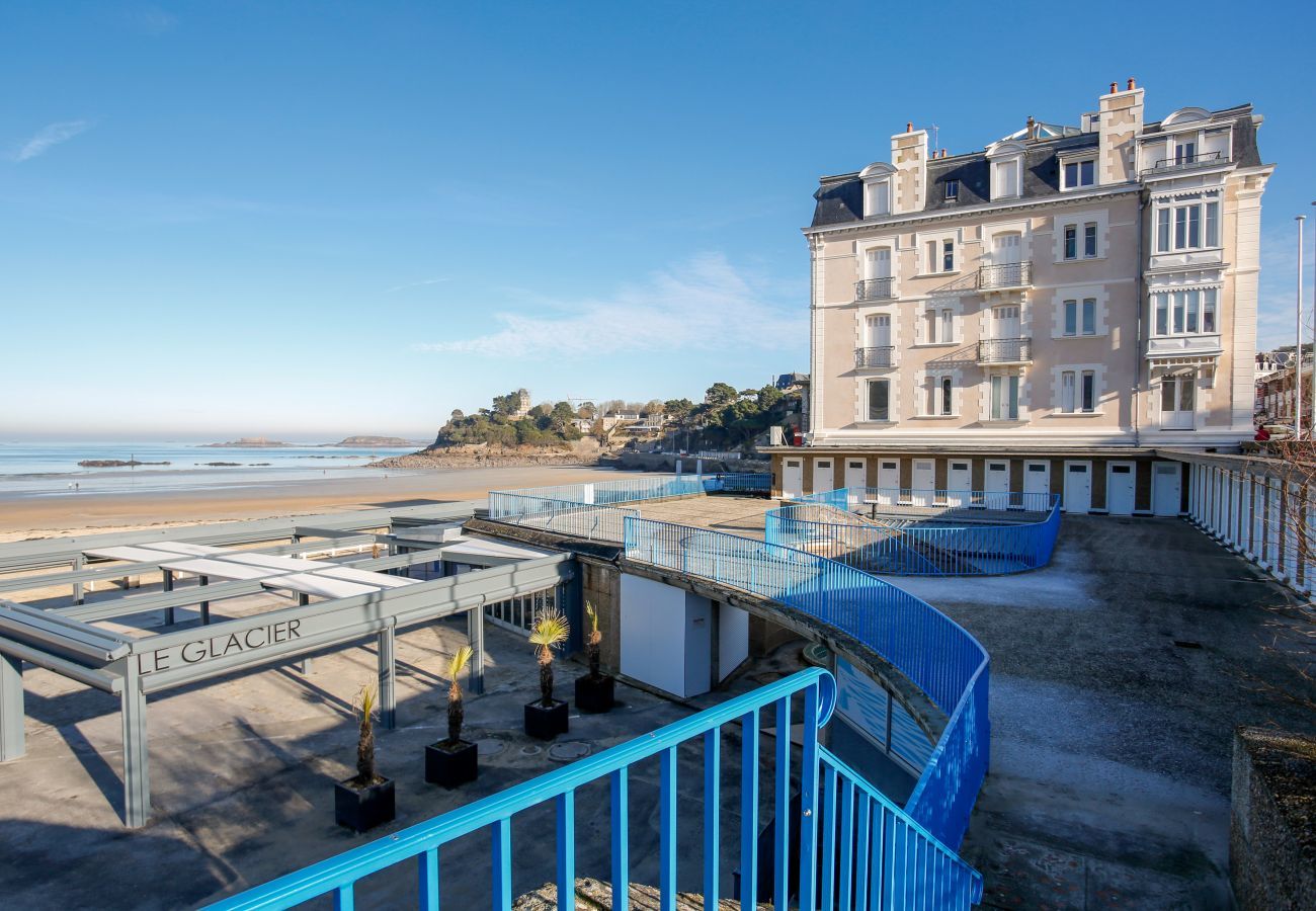 Ferienwohnung in Dinard - Modernes Apartment mit Meerblick für 4 Personen