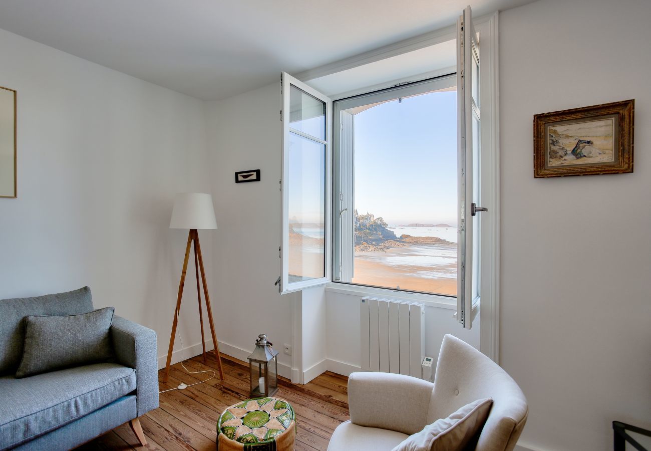 Ferienwohnung in Dinard - Modernes Apartment mit Meerblick für 4 Personen