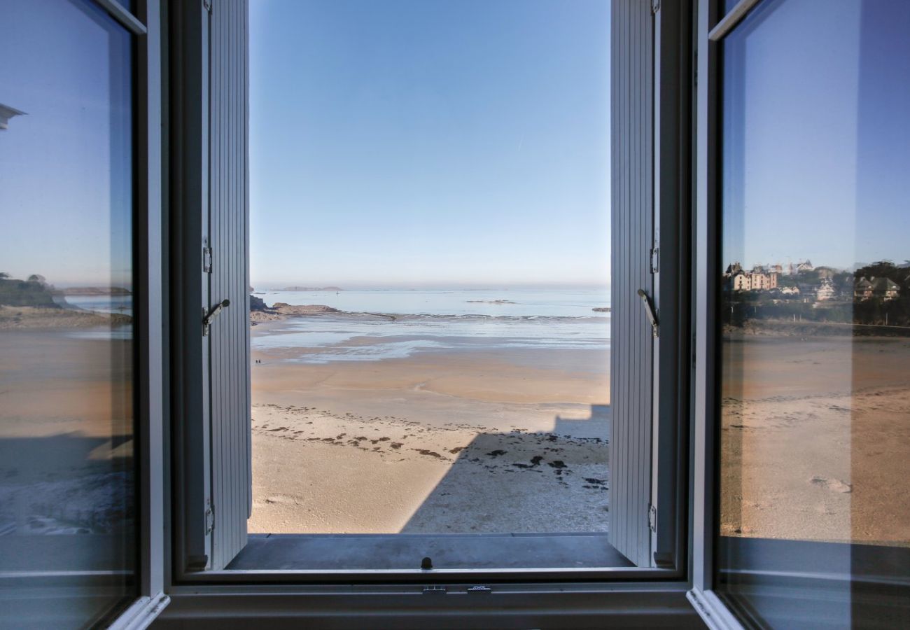 Ferienwohnung in Dinard - Modernes Apartment mit Meerblick für 4 Personen