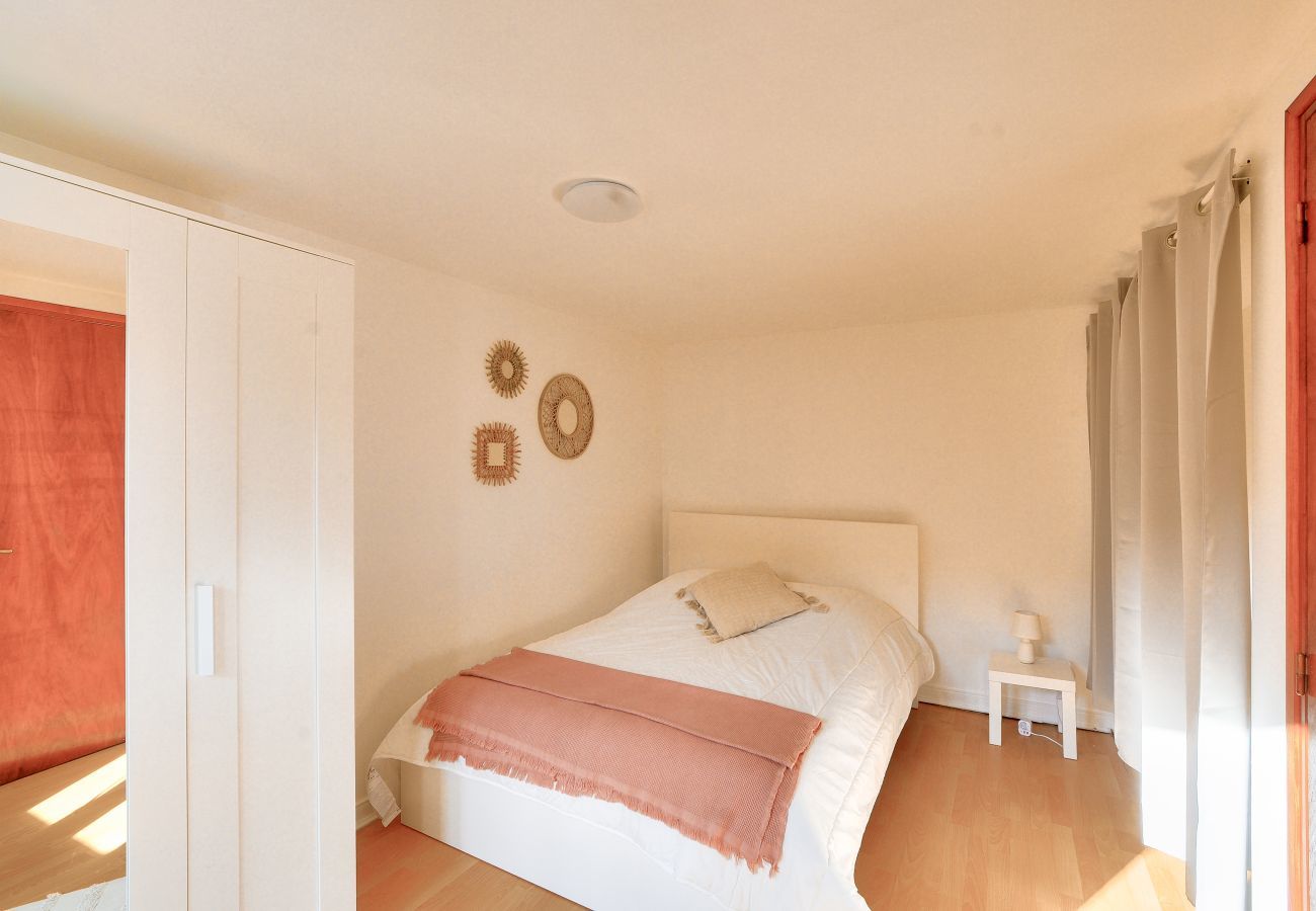 Ferienhaus in Montignac - Steinhaus mit Pool und Terrasse für 6 Personen