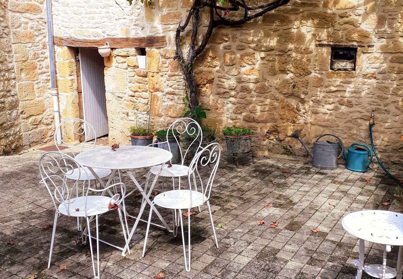 Ferienhaus in Saint-Léon-sur-Vézère - Steinhaus am Fuße der Vézère, für 6 Personen