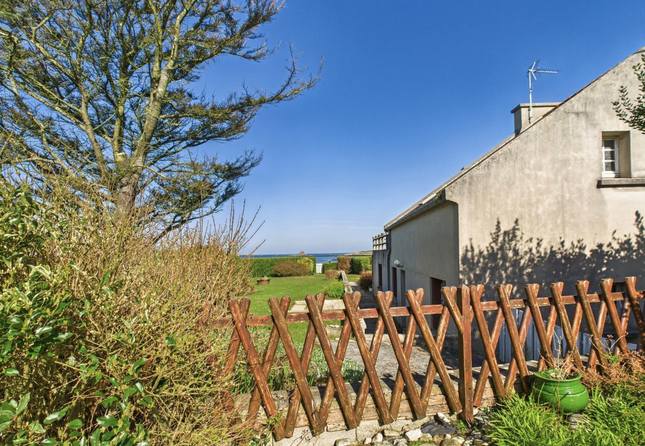 Ferienhaus in Plouguerneau - Charmantes Steinhaus mit Meerblick
