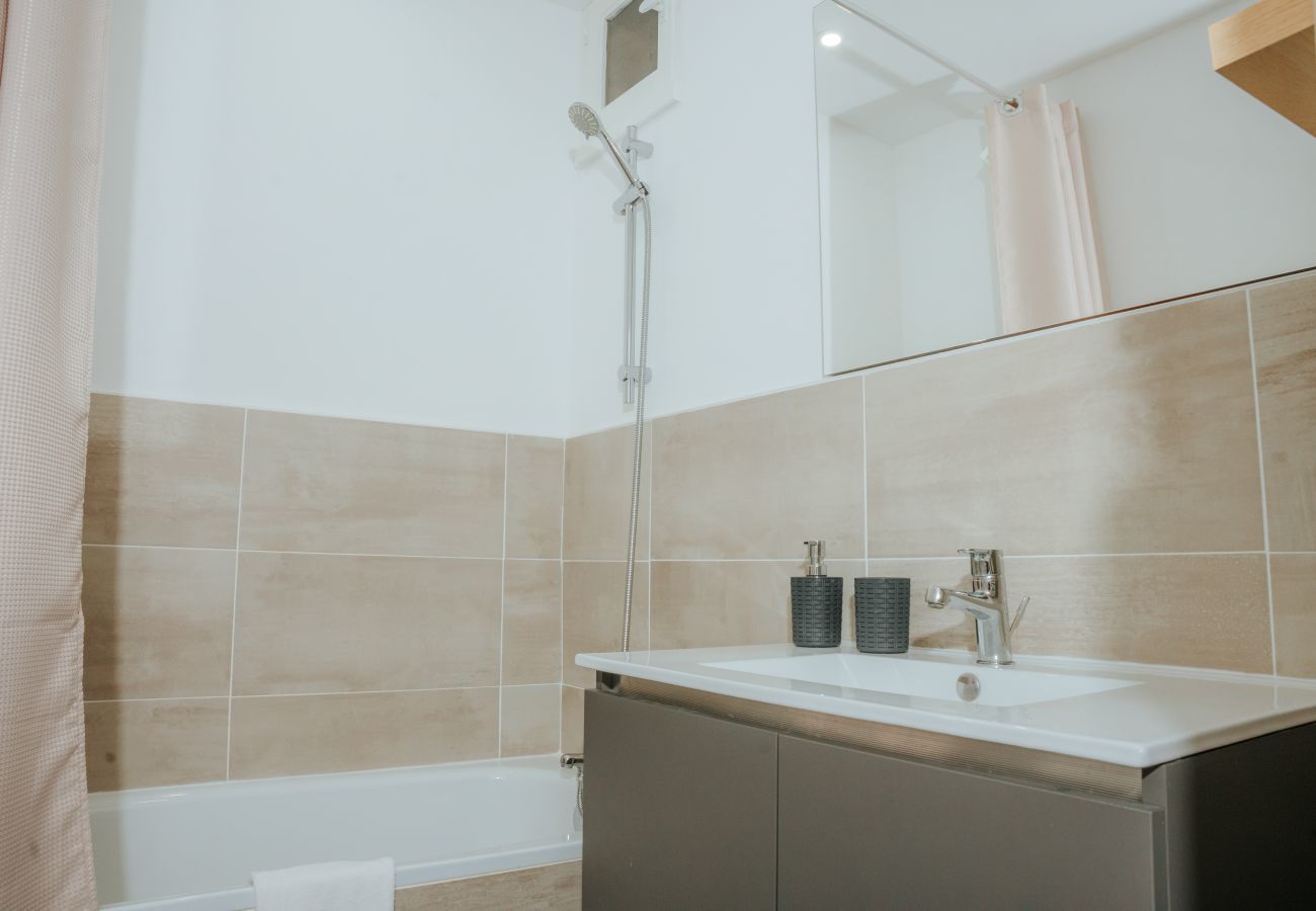Ferienhaus in Montignac - Modernes Steinhaus mit Terrasse für 6 Personen
