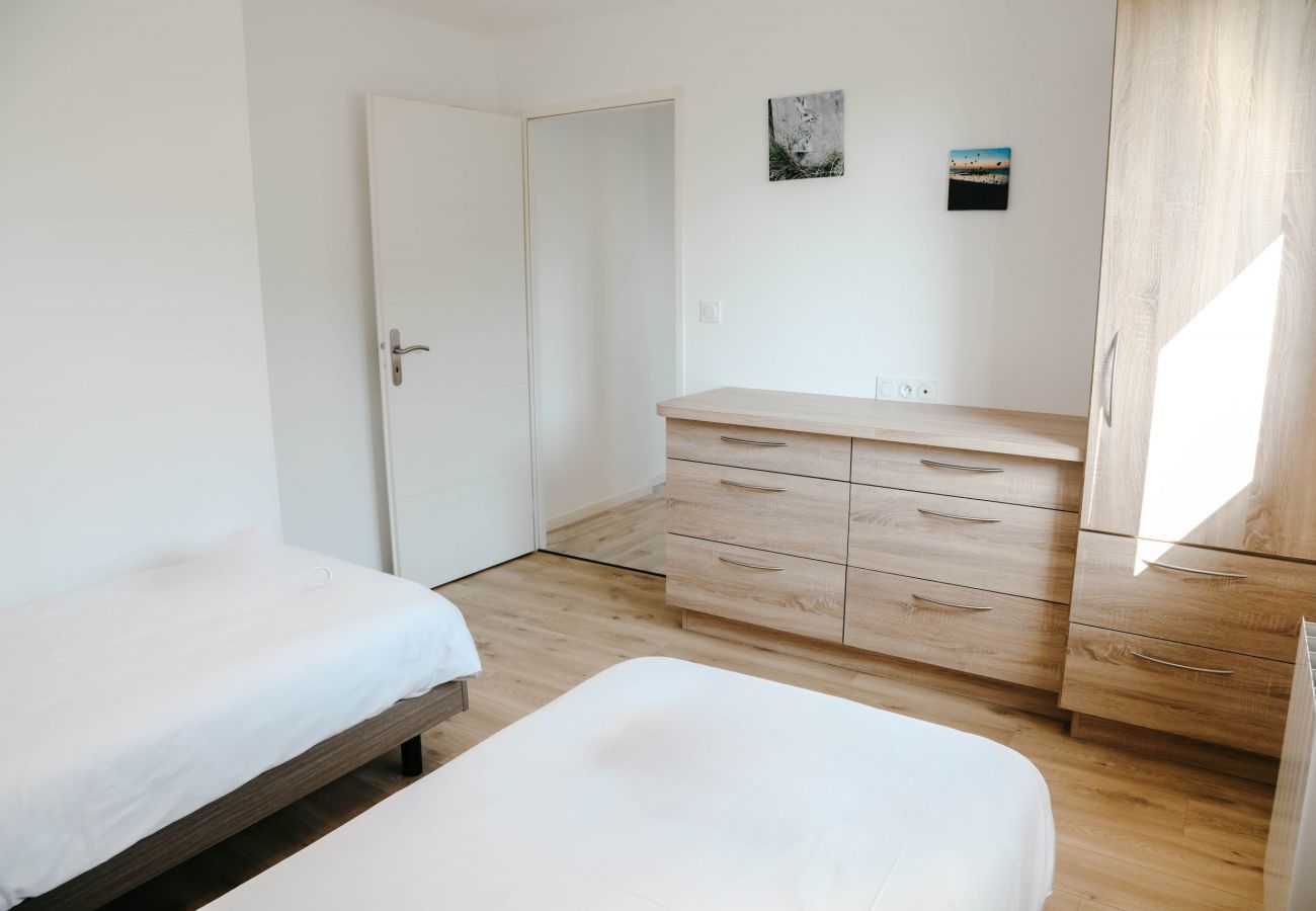 Ferienhaus in Plounéour-Trez - 500 m vom Meer entfernt, Haus mit Garten für 4