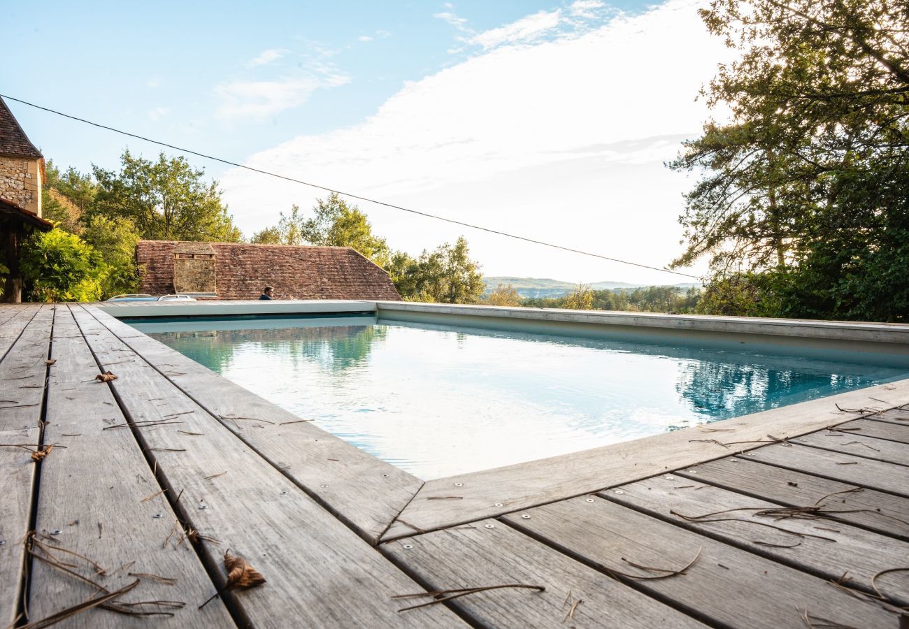 Ferienhaus in Saint-Léon-sur-Vézère - Wunderschönes Haus mit beheiztem Pool für 6