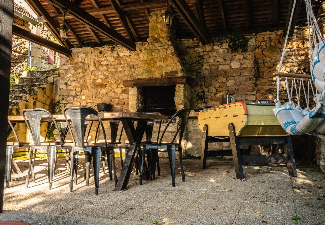 Ferienhaus in Saint-Léon-sur-Vézère - Wunderschönes Haus mit beheiztem Pool für 6