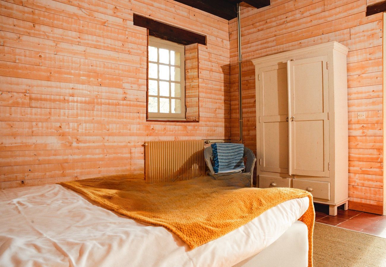 Ferienhaus in Saint-Léon-sur-Vézère - Wunderschönes Haus mit beheiztem Pool für 6
