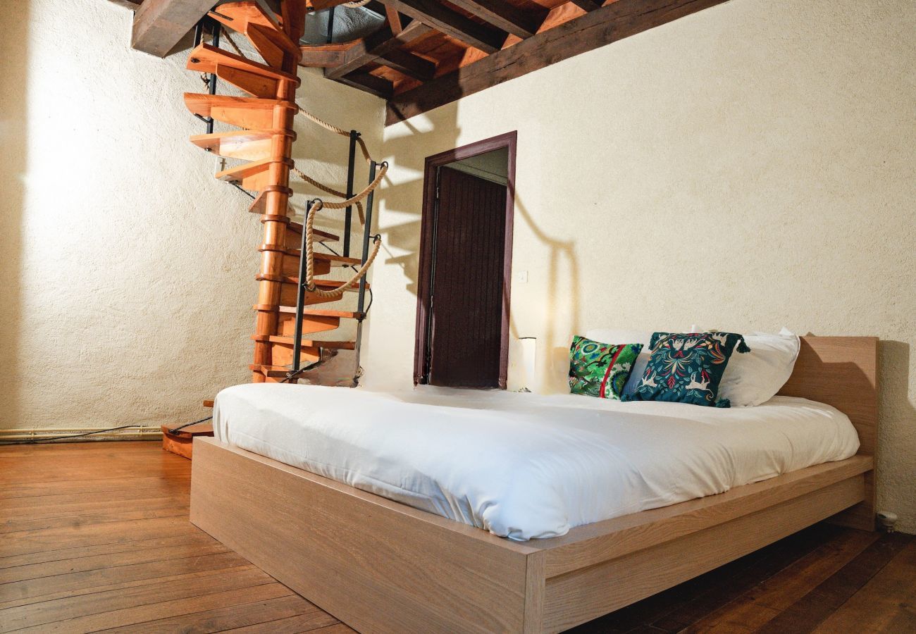 Ferienhaus in Saint-Léon-sur-Vézère - Wunderschönes Haus mit beheiztem Pool für 6