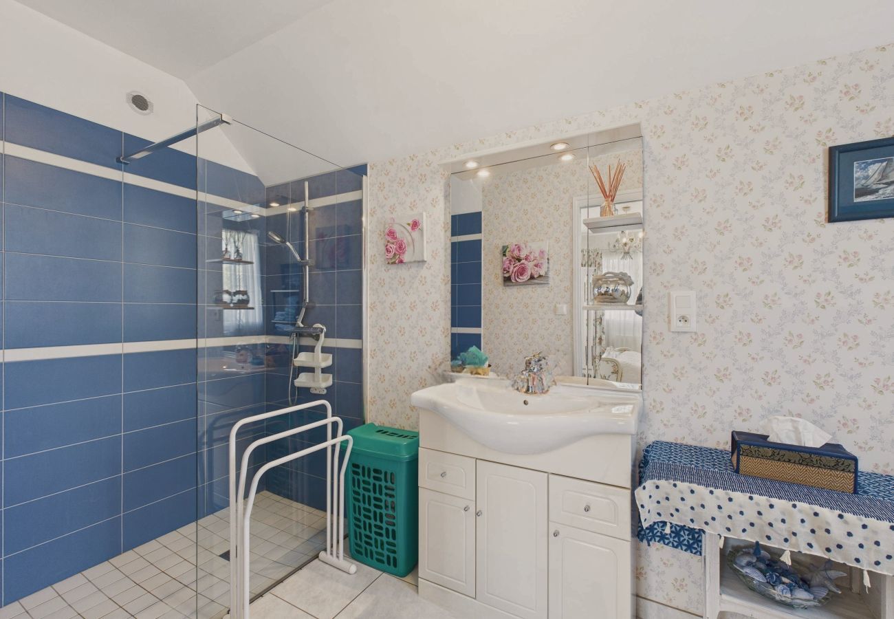 Ferienhaus in Trévou-Tréguignec - Haus 6 Erwachsene und 2 Kinder 150 m vom Strand