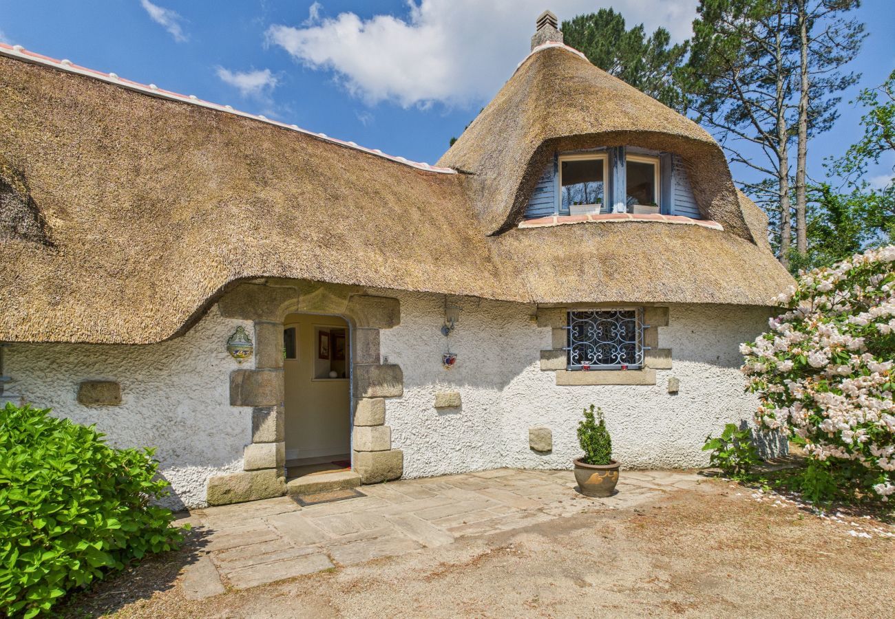 Ferienhaus in Pleuven - Beheizter Pool, Garten, prächtiges Haus für 8