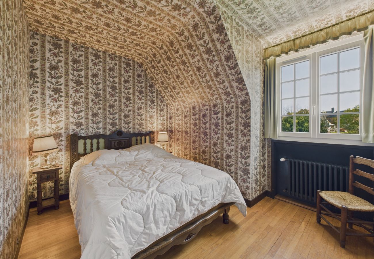 Ferienhaus in Louannec - Haus für 10 mit großem Garten, 250 m vom Meer 