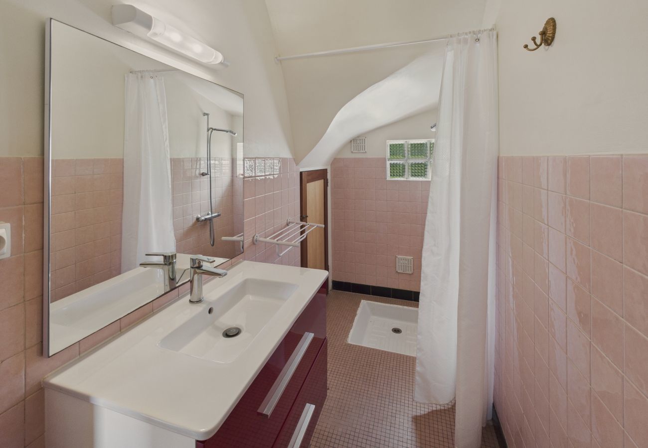 Ferienhaus in Le Guilvinec - Reetgedecktes Ferienhaus mit Garten für 4