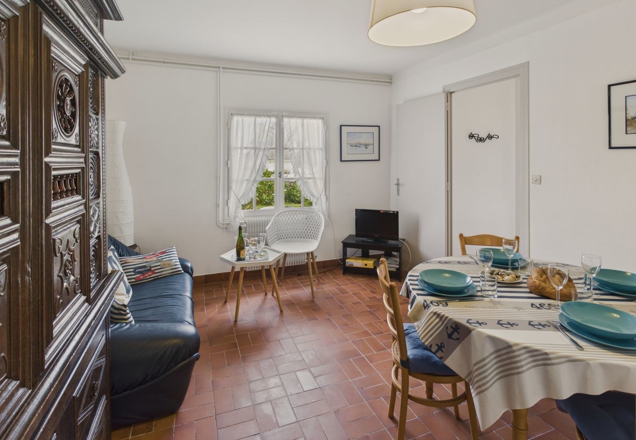 Ferienhaus in Le Guilvinec - Reetgedecktes Ferienhaus mit Garten für 4