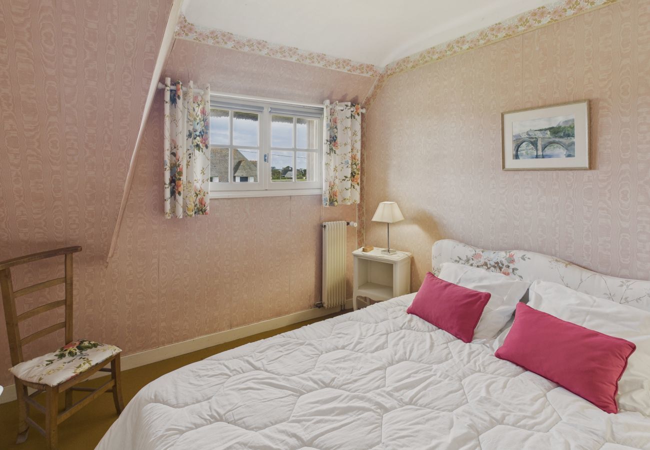 Ferienhaus in Le Guilvinec - Reetgedecktes Ferienhaus mit Garten für 4