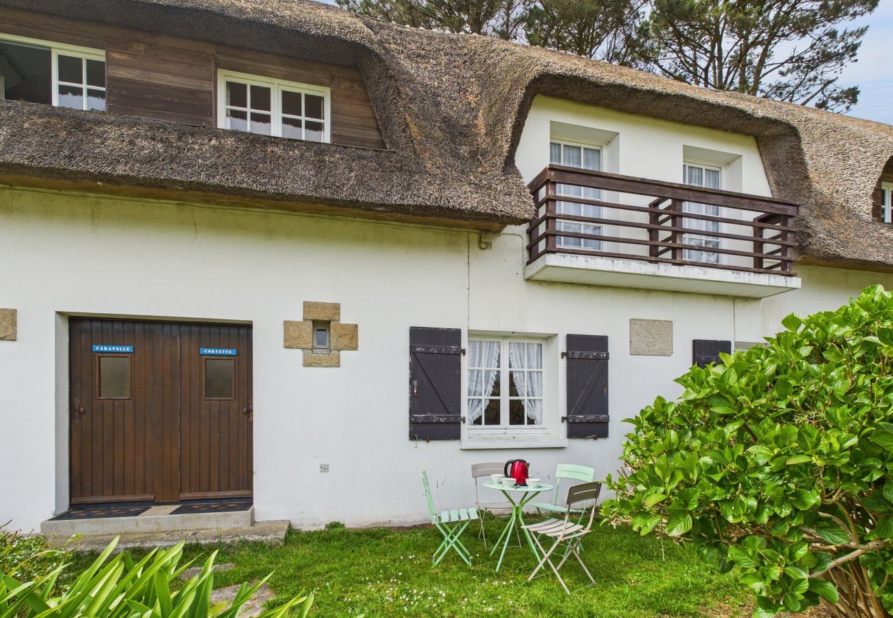 Ferienhaus in Le Guilvinec - Reetgedecktes Ferienhaus mit Garten für 4