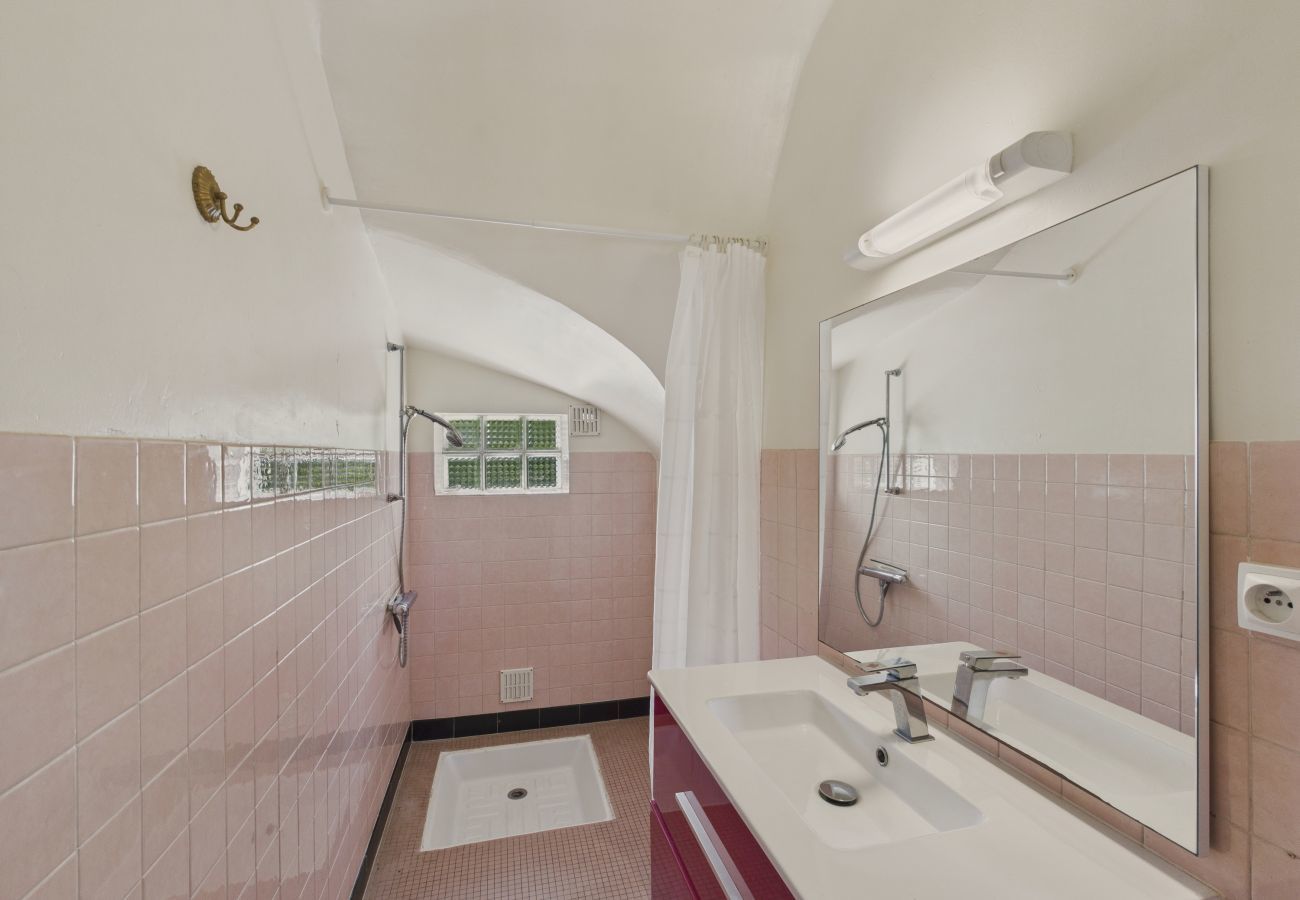 Ferienhaus in Le Guilvinec - La Caravelle – Für 3 in einem Reetgedecktes Haus 