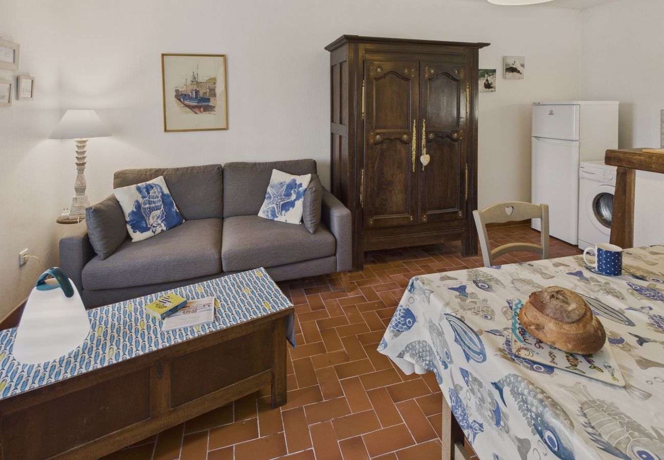 Ferienhaus in Le Guilvinec - La Caravelle – Für 3 in einem Reetgedecktes Haus 