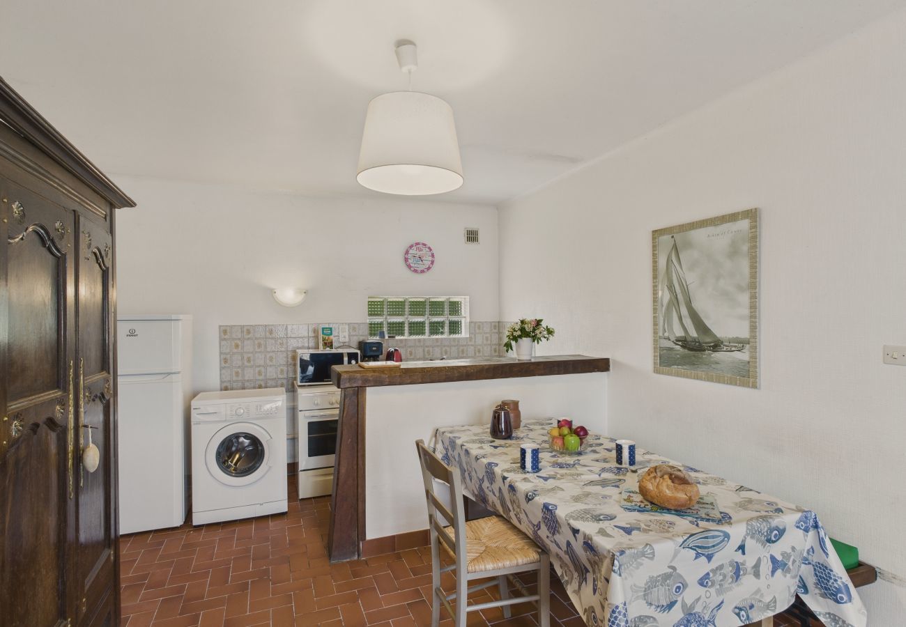 Ferienhaus in Le Guilvinec - La Caravelle – Für 3 in einem Reetgedecktes Haus 