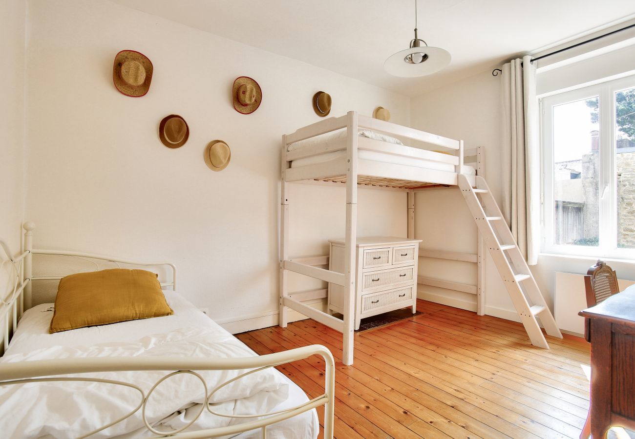 Ferienhaus in Dinard - 250 m zum Prieuré-Strand – Garten – Haus für 6