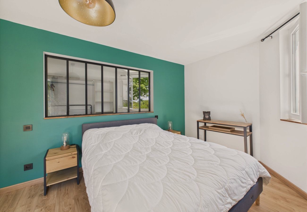 Ferienhaus in Terrasson-Lavilledieu - Großer Garten und Terrasse für 7 Personen