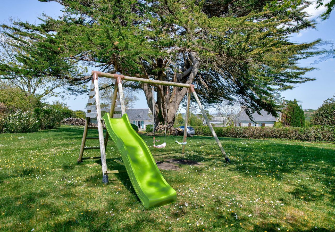 Ferienhaus in Saint-Pabu - Großes Haus am Meer mit Garten für 11 Personen