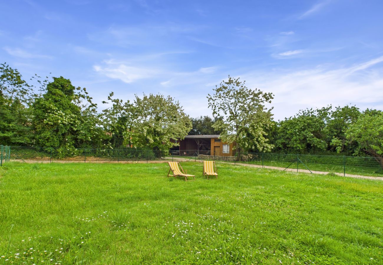 Ferienhaus in Saint-Vincent-sur-Jard - Authentisches Steinhaus für 7 mit Garten