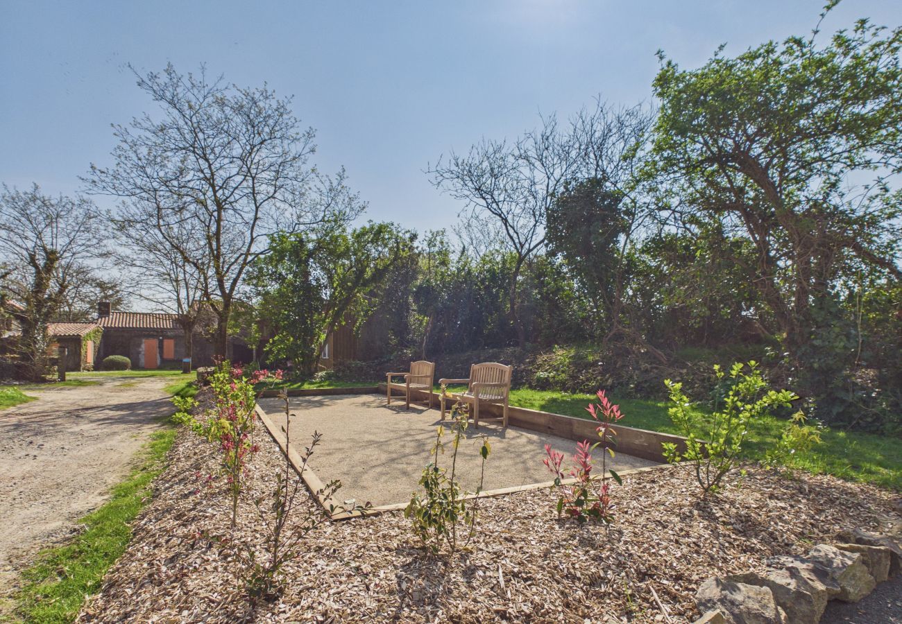 Ferienhaus in Saint-Vincent-sur-Jard - Steinhaus für 4 Erwachsene / 2 Kinder mit Garten