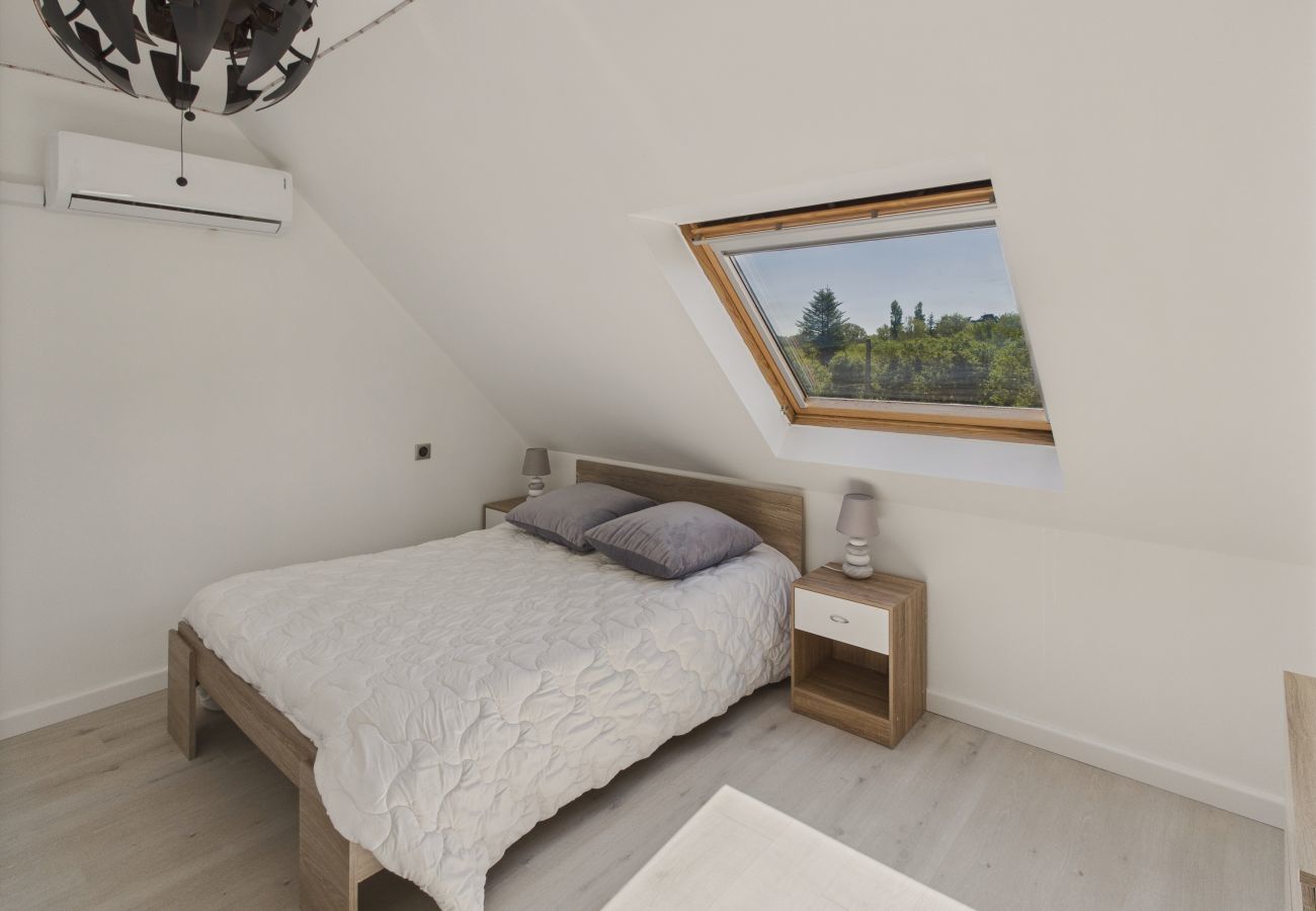 Ferienhaus in Penmarch - Pool, Whirlpool und große Terrasse für 7 