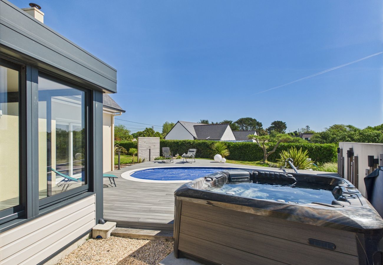 Ferienhaus in Penmarch - Pool, Whirlpool und große Terrasse für 7 