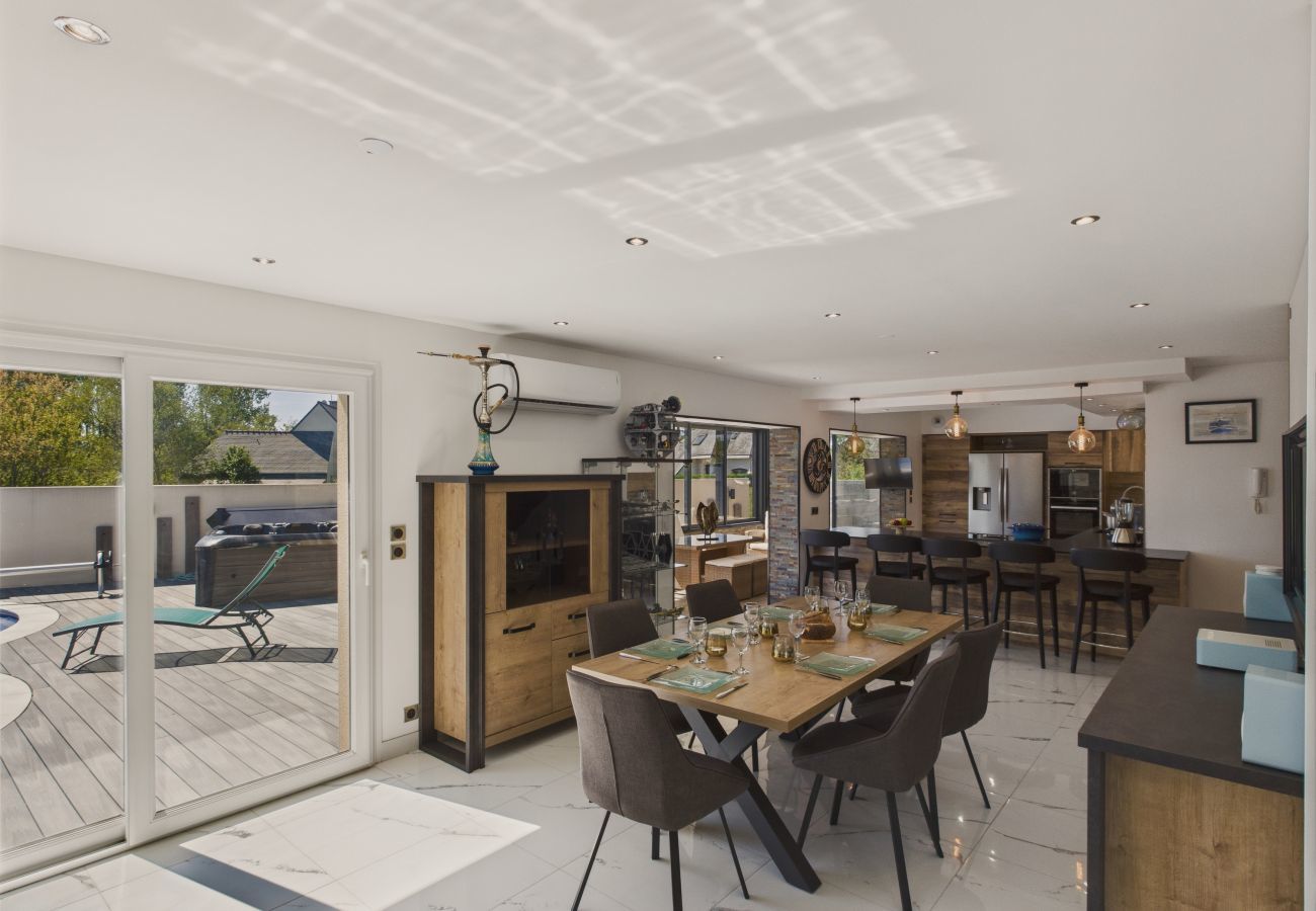Ferienhaus in Penmarch - Pool, Whirlpool und große Terrasse für 7 