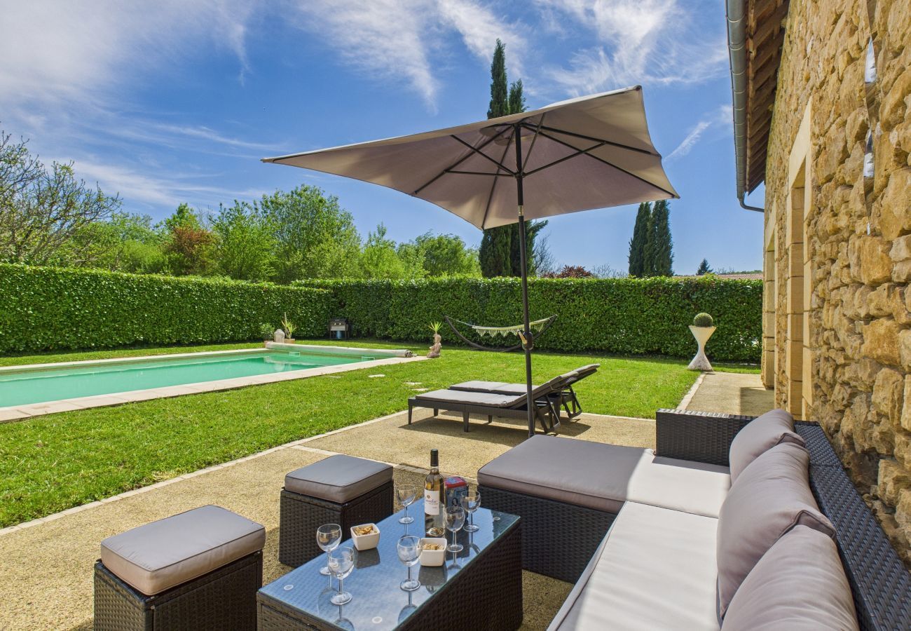 Ferienhaus in Saint-Julien-de-Lampon - Schönes Haus für 6 – Pool – Dordogne