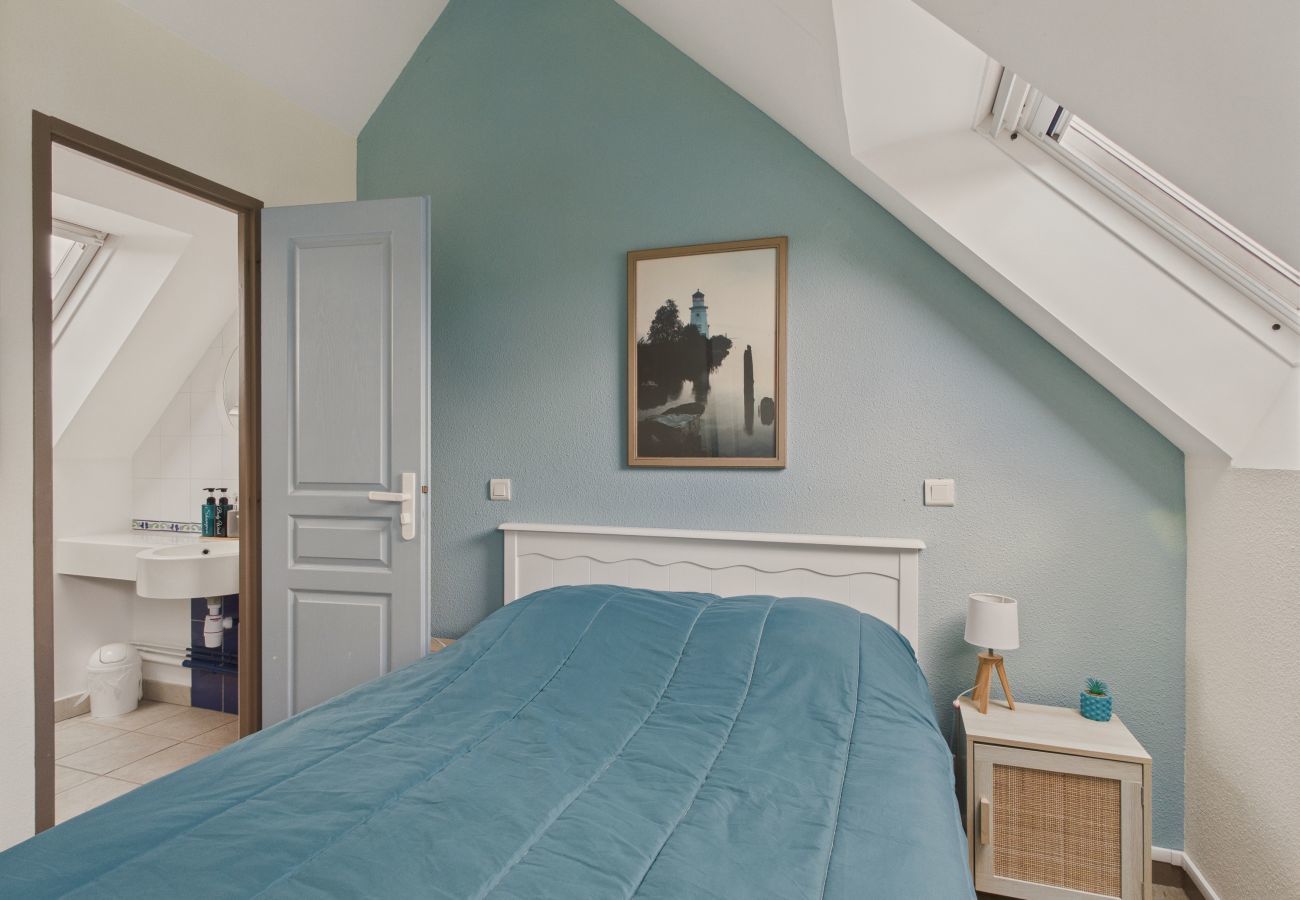 Ferienwohnung in Fouesnant - Balkon mit Meer- und Poolblick für 4 Personen
