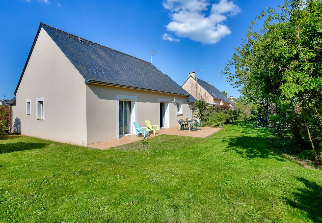 Ferienhaus in Pleurtuit - Geräumiges Haus für 4 mit Garten und Terrasse