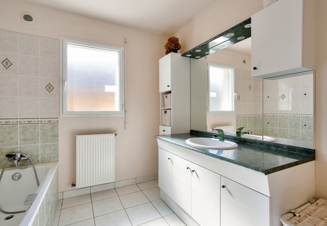 Ferienhaus in Pleurtuit - Geräumiges Haus für 4 mit Garten und Terrasse